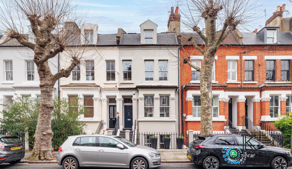 A photo of a row of houses in London